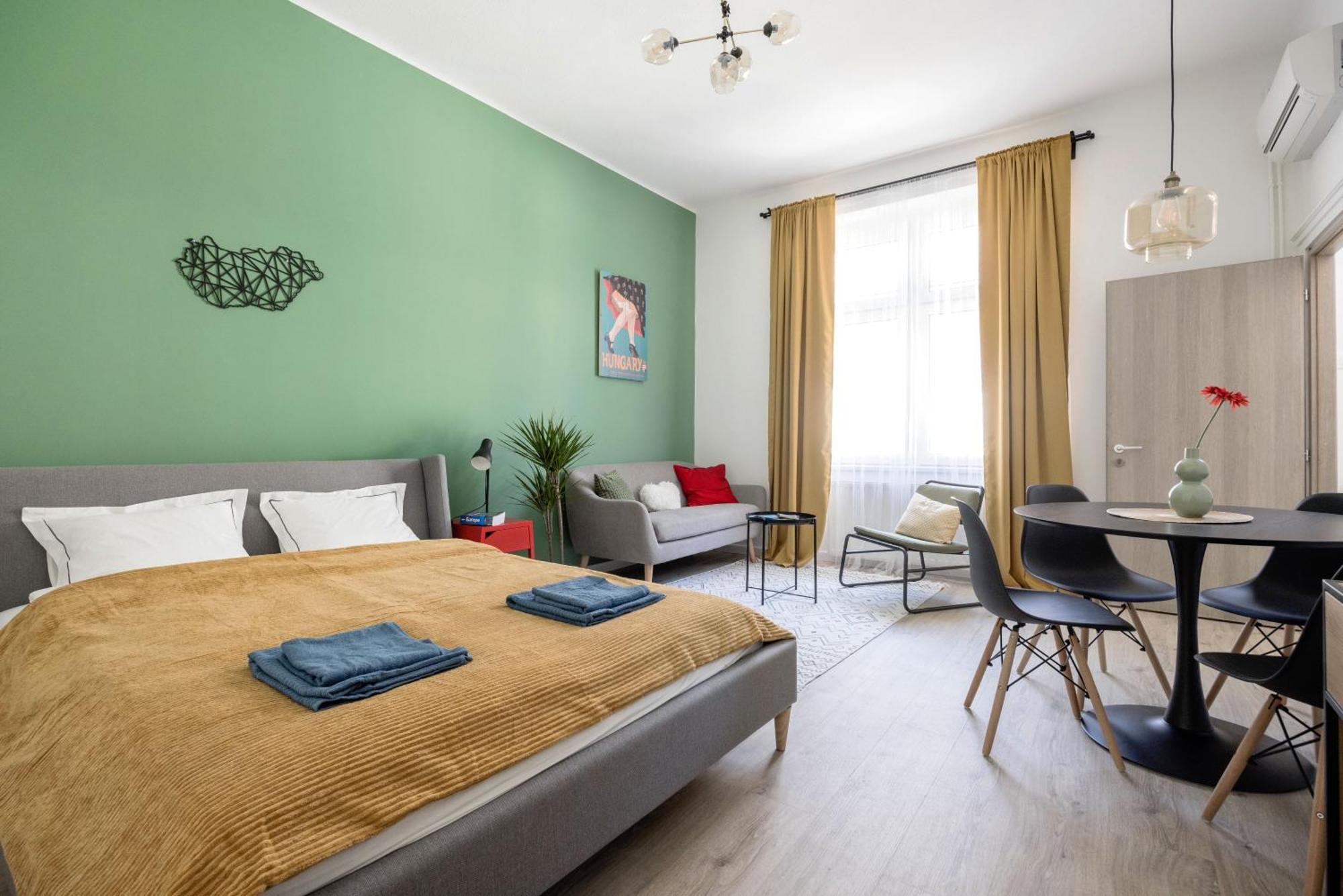 Stylish And Colourful Apartment In The City Centre Будапешт Экстерьер фото